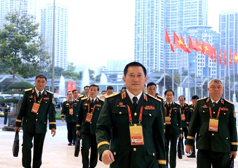 Delegates of the Military Party Delegation attend the plenary discussion on the Congress documents on the morning of January 21. (Photo: VNA)