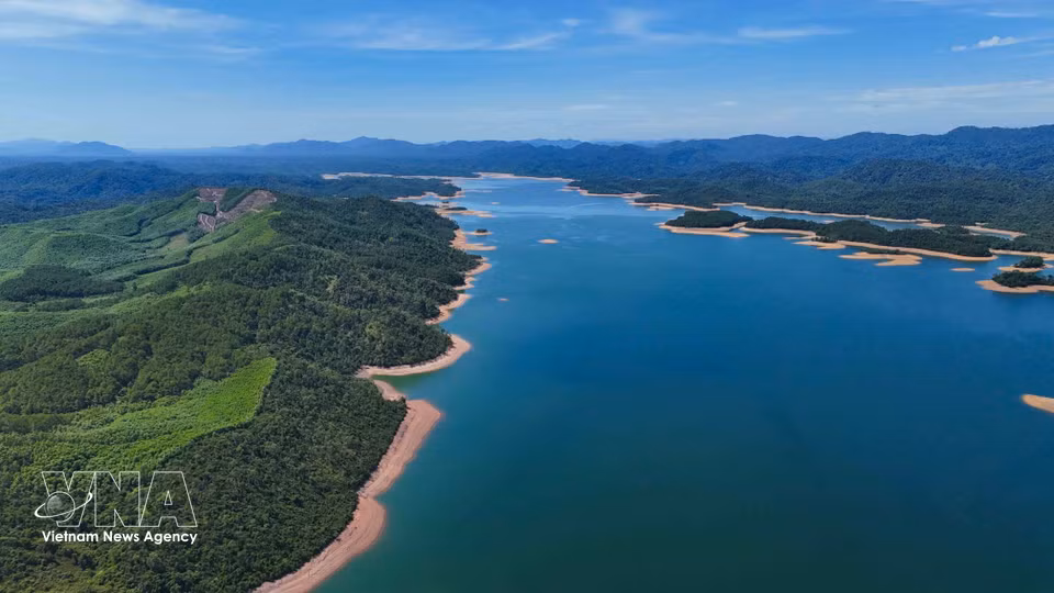 The tranquil waters of Ke Go Lake on a sunny day. (Photo: Huu Quyet - VNA)
