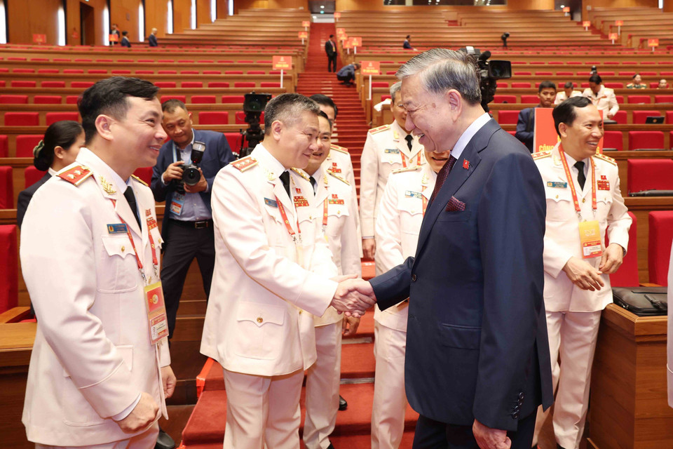 Party General Secretary To Lam meets with delegates of the Central Public Security Party Committee delegation attending the Congress. (Photo: VNA)