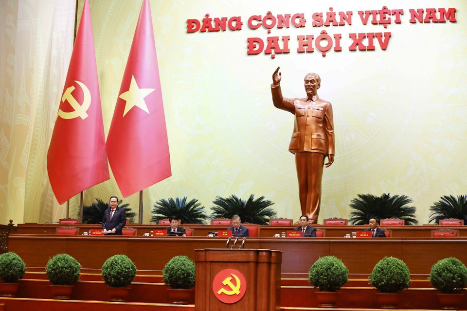 Key Party and State leaders preside over the preparatory session of the 14th National Party Congress. (Photo: VNA)