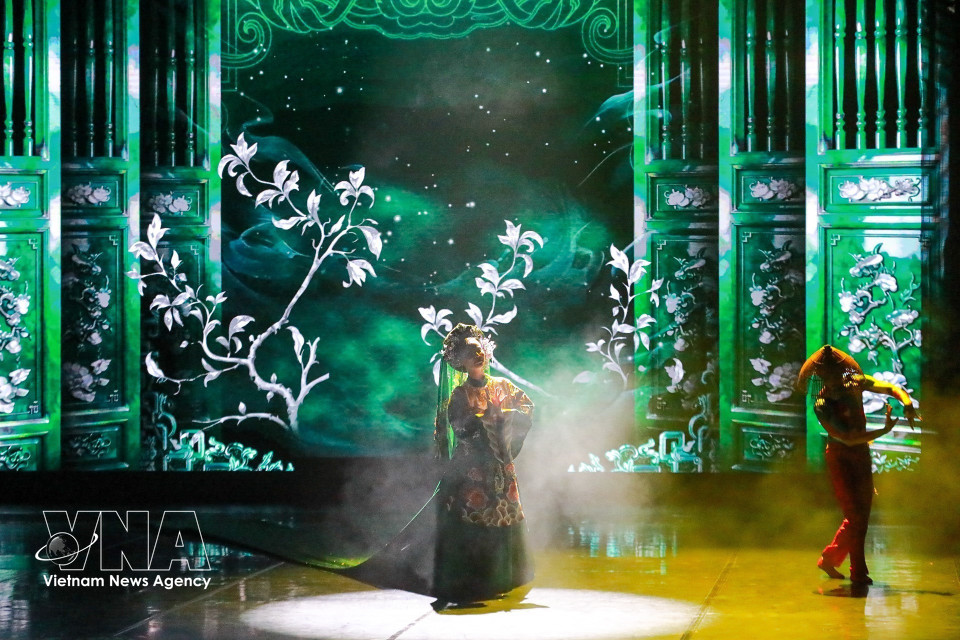 The contemporary ballet “Do” highlights the connection between Western technique and the simplicity of the Vietnamese spirit. (Photo: Khanh Hoa/VNA)