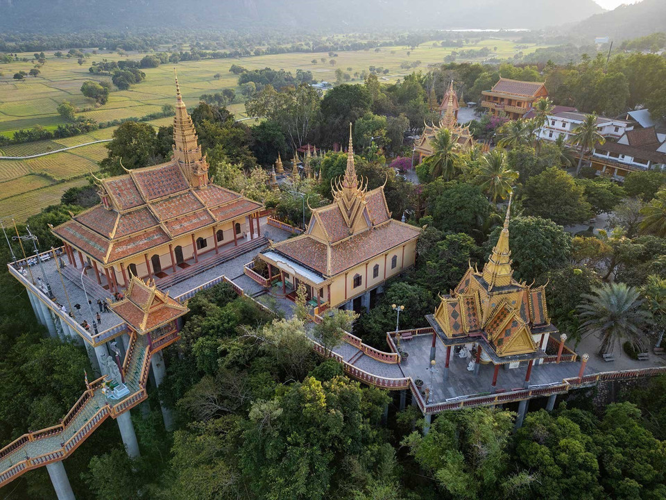 Ta Pa Pagoda (also known as Nui Pagoda – Chrun Num) in Tri Ton district is a well-known Khmer pagoda with distinctive architecture atop Ta Pa Mountain. (Photo: Khanh Hoa – VNA)