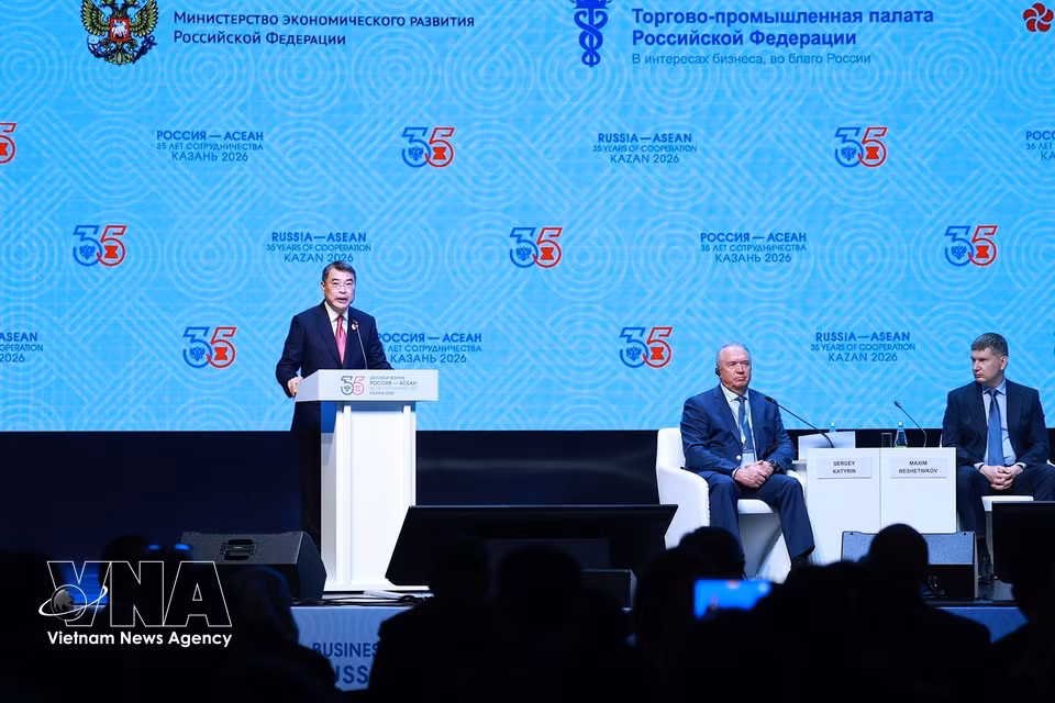 Prime Minister Le Minh Hung addresses the Russia–ASEAN Business Forum. (Photo: Duong Giang/VNA)