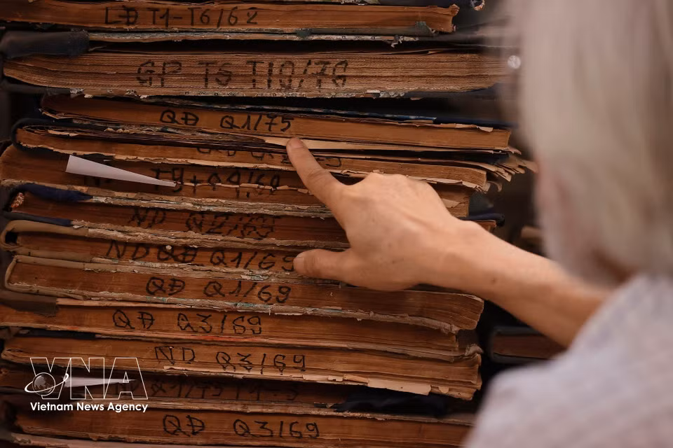 Mr. Dung hopes to further enrich his collection by acquiring more newspaper titles. Through reading old newspapers, he reflects on the nation’s history and gains a deeper understanding of previous generations who lived, fought, and defended the country. (Photo: Minh Quyet/VNA)