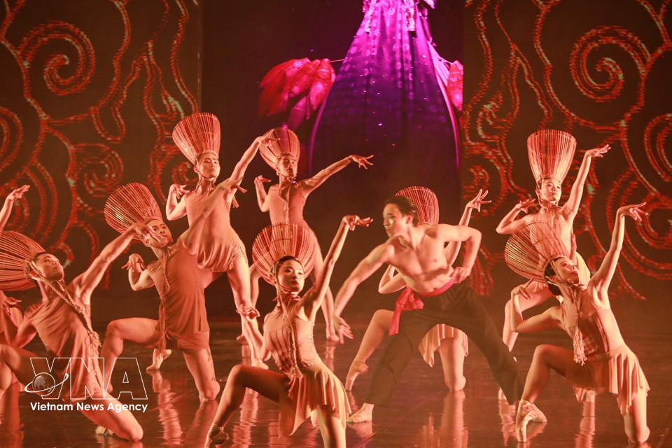 Classical ballet techniques are rendered more accessible, infused with a distinctly Vietnamese spirit. (Photo: Khanh Hoa/VNA)