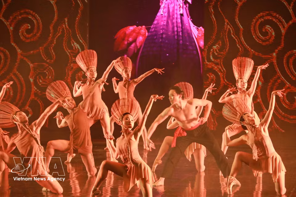 Classical ballet techniques are rendered more accessible, infused with a distinctly Vietnamese spirit. (Photo: Khanh Hoa/VNA)