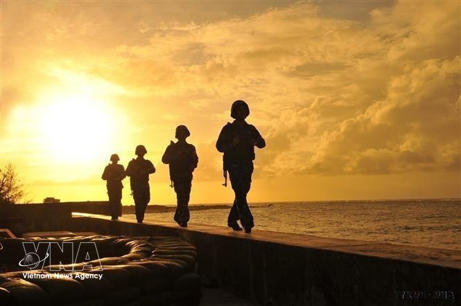 Young soldiers on Phan Vinh Island, Truong Sa (Spratly) district, Khanh Hoa province patrol to safeguard national sovereignty over the country’s seas and skies. (Photo: Minh Duc/VNA)