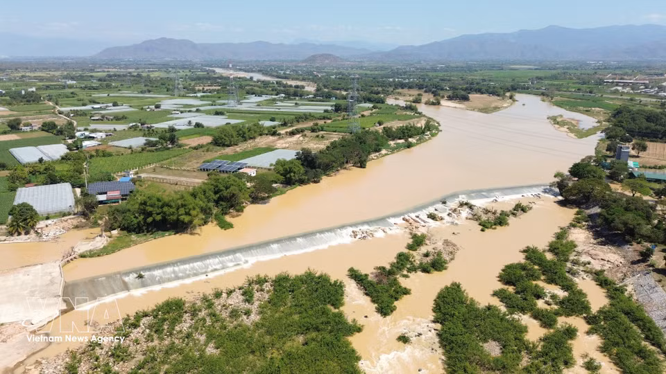 Nha Trinh weir, constructed by the Cham people in the 12th century to store water for irrigation, remains effective to this day and is considered a remarkable achievement. (Photo: Nguyen Thanh/VNA)