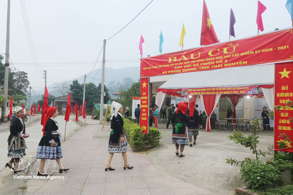 Voters head to polls in National Assembly, People's Council election (Photo: VNA)
