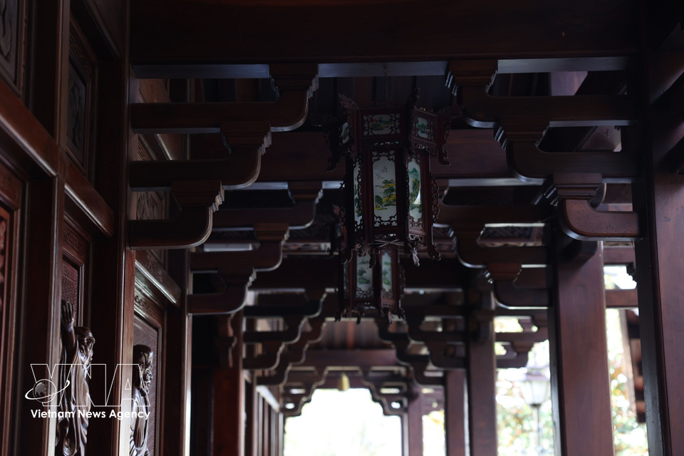 The wooden beam and pillar structure of Sac Tu Khai Doan Pagoda. (Photo: Tuan Anh – VNA)