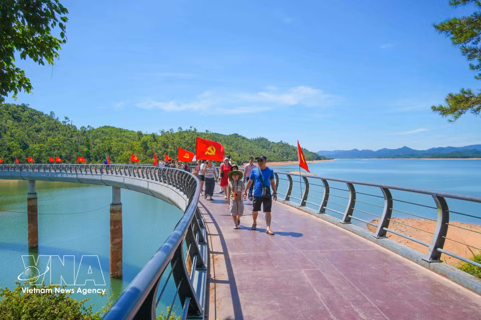 Ke Go Lake serves not only as a vital irrigation reservoir but also as a destination rich in Ha Tinh's history and cultural heritage. (Photo: Huu Quyet - VNA)