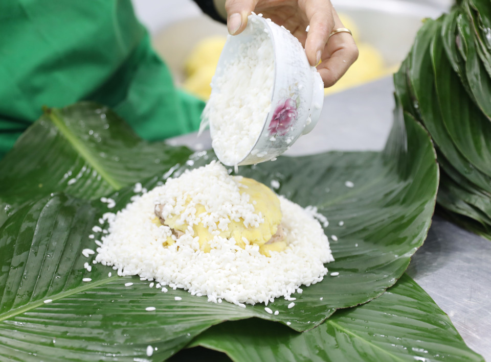 View - Making Tet chung cakes - Traditional cultural practice of Vietnamese people | Vietnam+ (VietnamPlus)