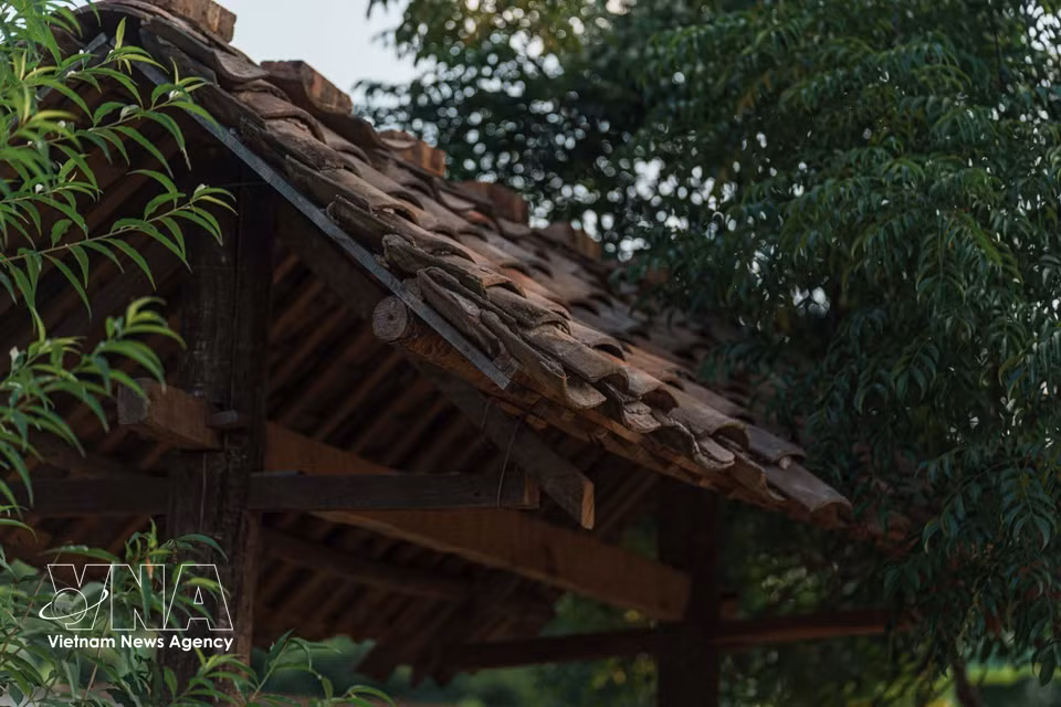 Weathered tile roofs bear the marks of time. They preserve memories of a traditional and sustainable way of life. (Photo: Pham Tuan Anh – VNA)