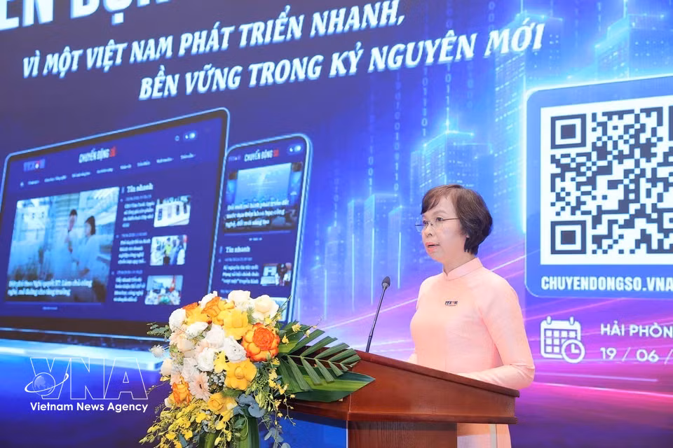 VNA General Director Vu Viet Trang, who is also Vice Chairwoman of the Party Central Committee’s Commission for Information, Education and Mass Mobilisation, addresses the launch ceremony. (Photo: Minh Quyet/VNA)