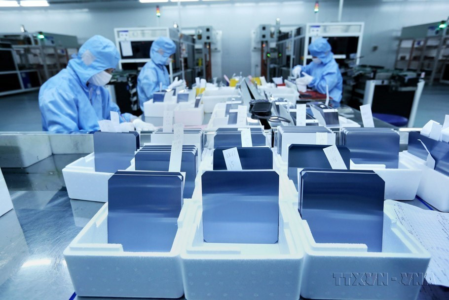Attracting foreign direct investment aligned with sustainable development has become a key objective in Vietnam's socio-economic development strategy in recent years. In the photo: A solar panel packaging line at JA Solar Vietnam Company, a Chinese-invested company in the Quang Chau Industrial Park, Bac Giang province. (Photo: VNA)