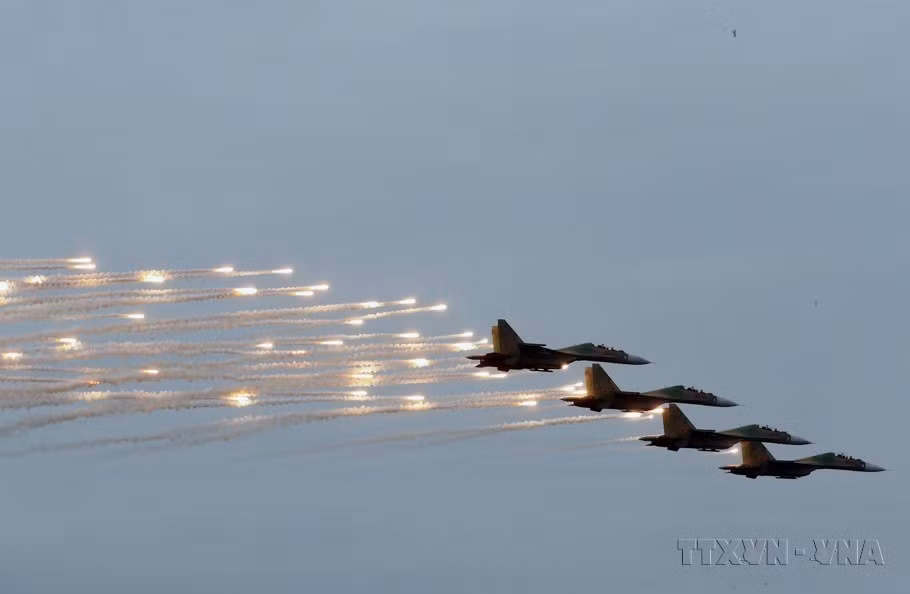 The Vietnam Air Force has been equipped with modern Su-30MK2 fighter jets, reflecting the nation's commitment to advancing its military capabilities. (Photo: VNA)