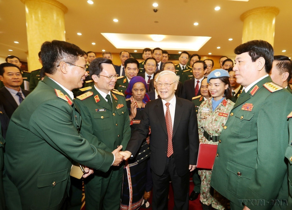 Party General Secretary and President Nguyen Phu Trong meets with exemplary representatives in building a strong all-people's national defense (Hanoi, December 19, 2019). (Photo: VNA)