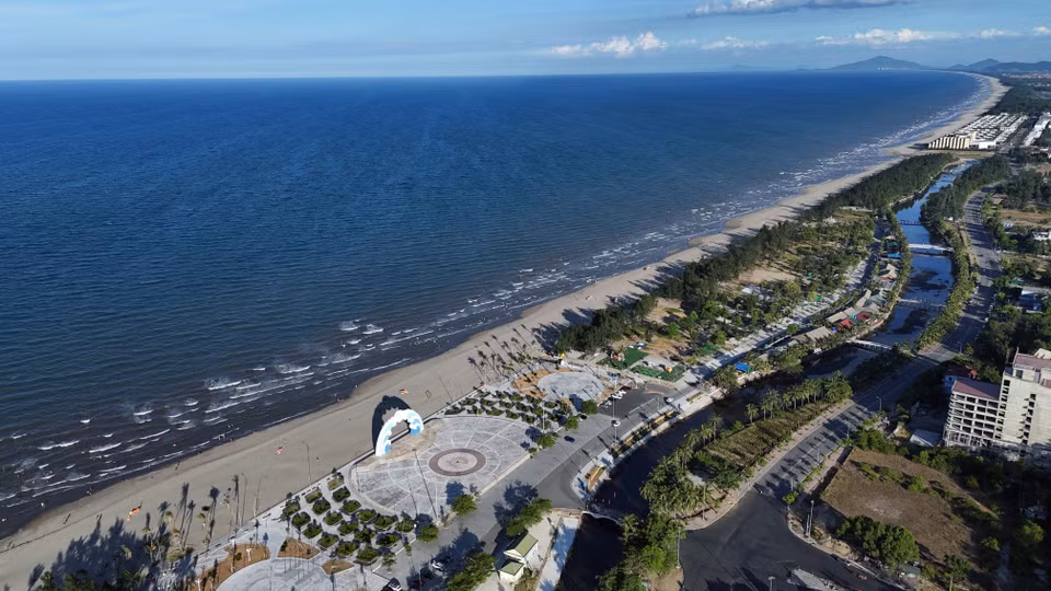 Xuan Thanh beach boasts pristine beauty and fine white sand. (Photo: VNA)
