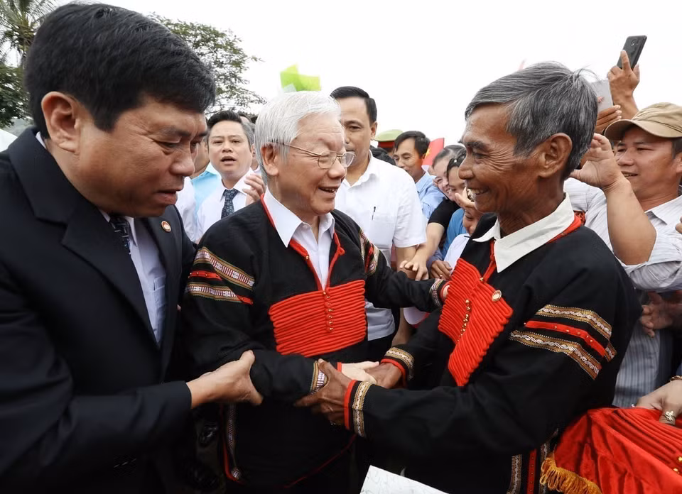 General Secretary and President Nguyen Phu Trong attends the National Great Unity Festival in Dur Kmal commune, Krong Ana district, Dak Lak province on November 11, 2018. (Photo: VNA)