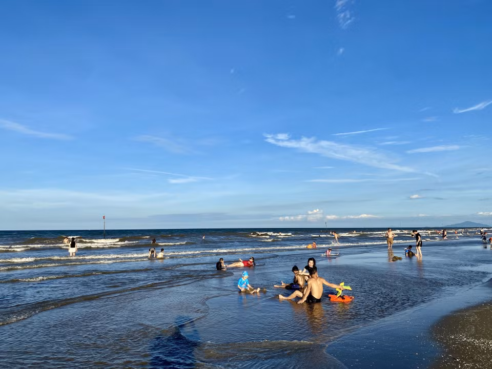 Xuan Thanh beach tourism site has welcomed more than 200,000 visitors since the beginning of the year. (Photo: VNA)