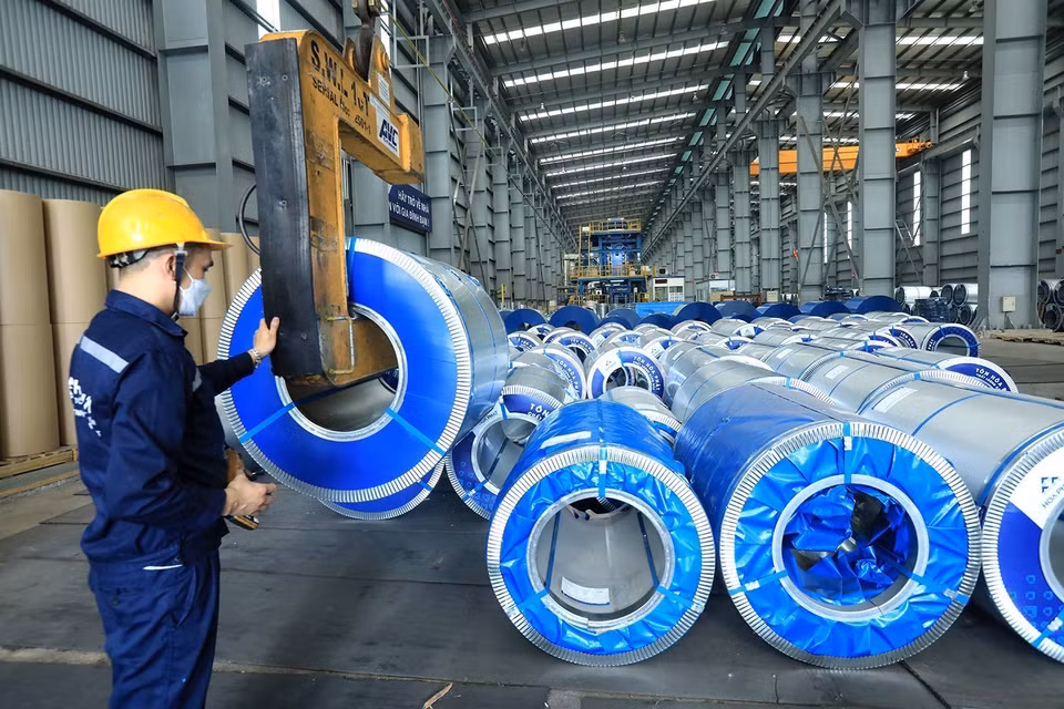 Products from Hoa Phat Steel Pipe Co. Ltd not only serve the domestic market but also meet the demands of challenging markets such as the EU, Canada, and Japan. (Photo: VNA)