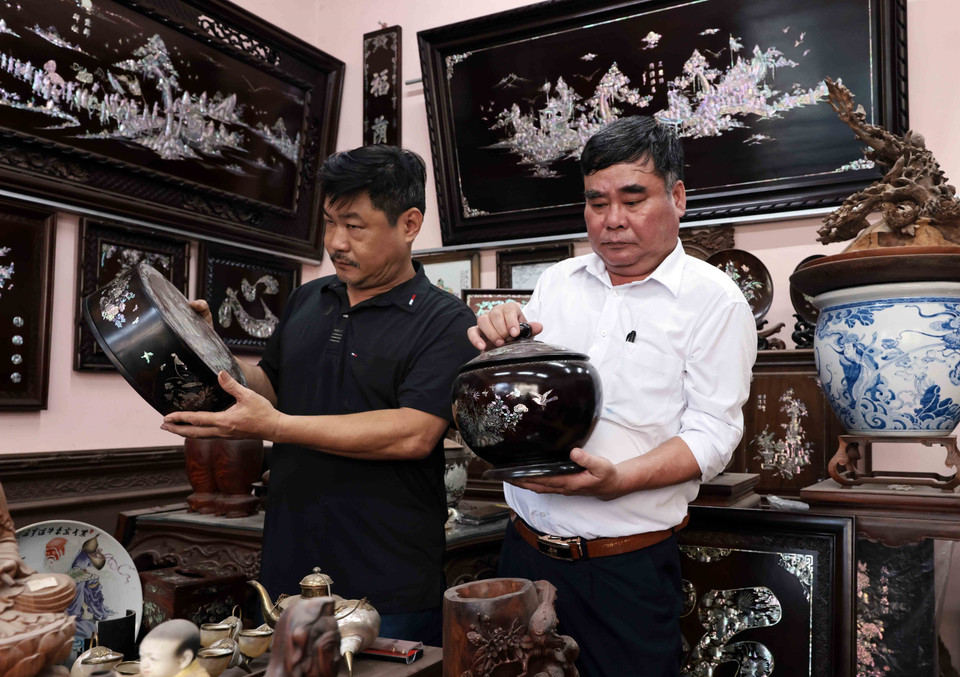 A showcase of products from artisan Nguyen Dinh Hai’s family in Chuon Ngo Village. (Photo: VNA)