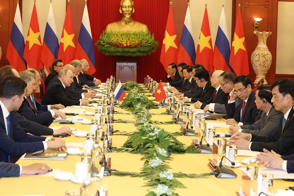 Party General Secretary Nguyen Phu Trong holds talks with Russian President Vladimir Putin during the former's state visit to Vietnam, June 20, 2024. (Photo: VNA)