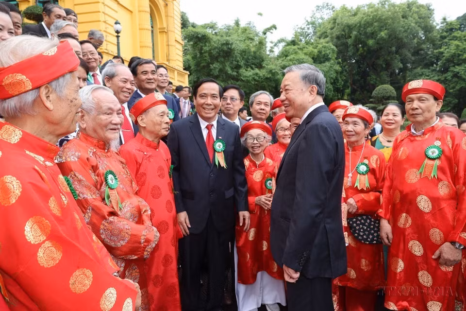 President To Lam holds a meeting with key officials and exemplary older persons from across the country on the occasion of the 83rd Anniversary of the Traditional Day of Older Persons in Vietnam (June 6, 1941 - June 6, 2024). (Photo: VNA)