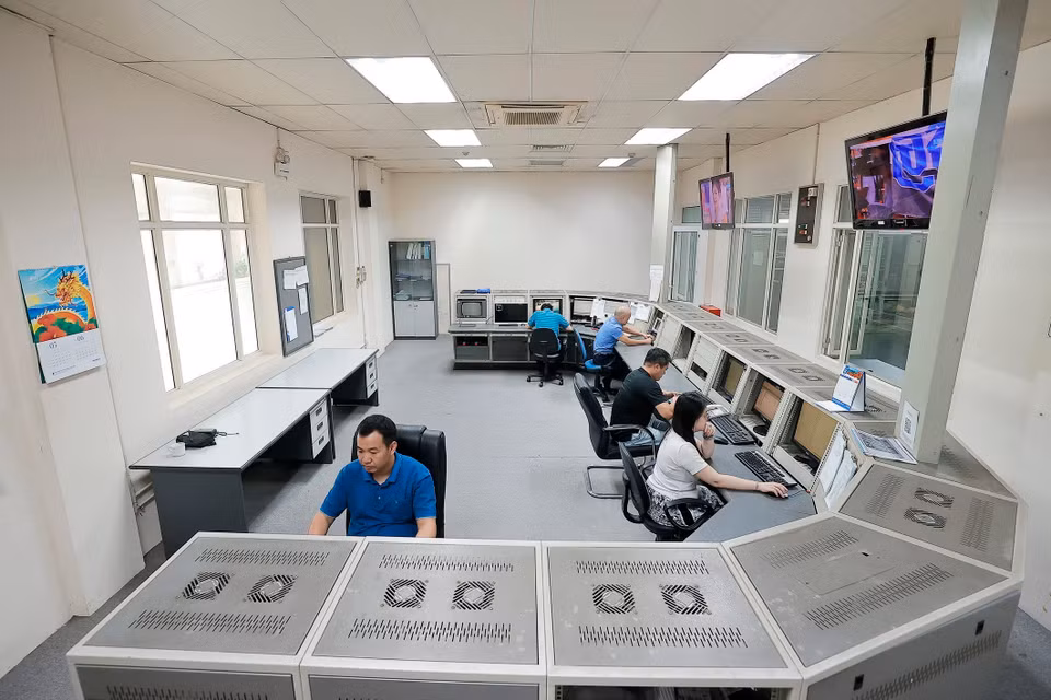 Ground station operations directly provide services to customers. (Photo: VNA)