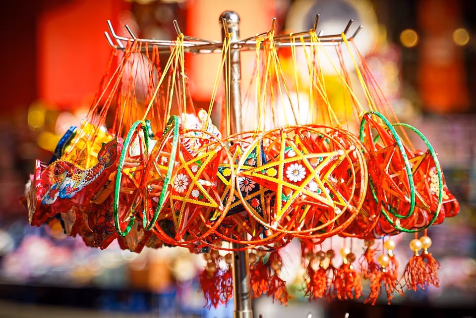 Today, traditional Mid-Autumn toys are being innovated in various sizes to meet customers' preferences and demands. (Photo: VNA)