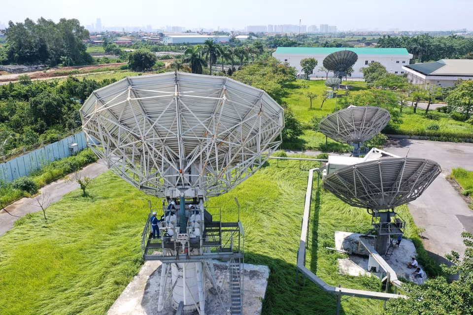 As the main control hub, the VINASAT-Que Duong Station is a significant facility in Cat Que, Hoai Duc, Hanoi. (Photo: VNA)