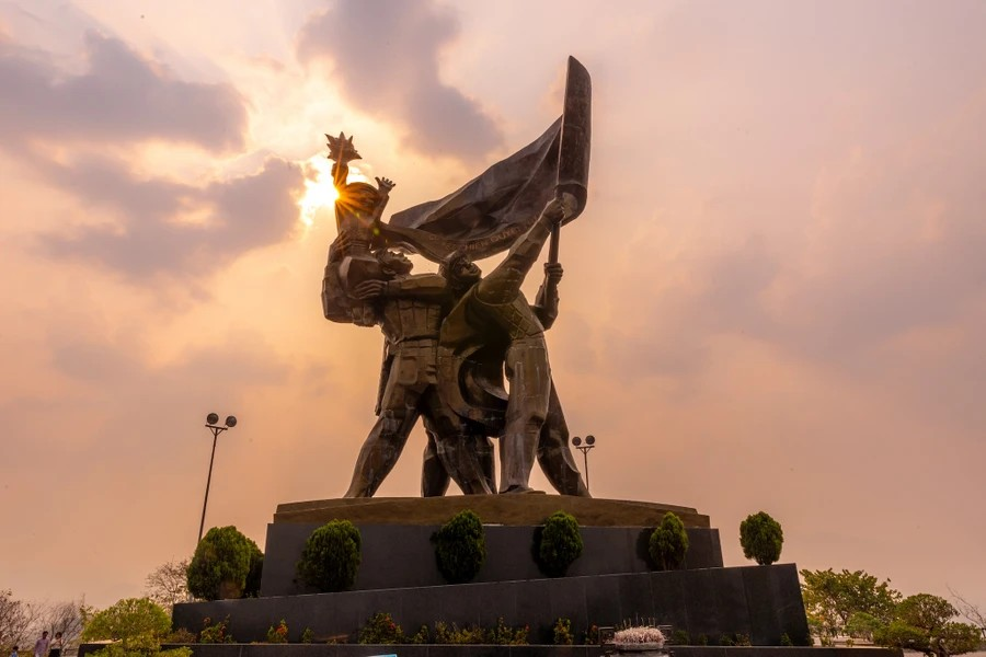 The Dien Bien Phu Victory Monument is the tallest, largest, and heaviest bronze statue in Vietnam. It stands 12.6 metres tall, made from 217 tonnes of bronze, and mounted on a 3.6-metre-tall pedestal consisting of 12 sections, with some sections weighing up to 40 tonnes. (Photo: Minh Son/Vietnam+)