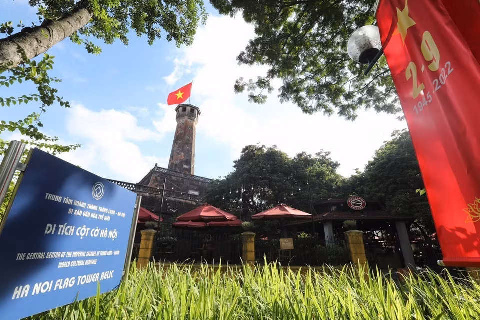 Flags and posters decorate the area around the Hanoi Flag Tower historical site during the August autumn days. (Photo: VNA)
