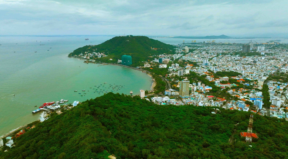 Front Beach Tourist Area, as seen from Tao Phung Mountain, Ward 2, Vung Tau City, Ba Ria - Vung Tau Province. (Photo: VNA)