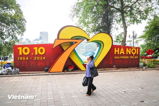 Seventy years have passed, yet the sacred memories of the Liberation Day remain unforgettable for generations of Hanoians. (Photo: VNA)