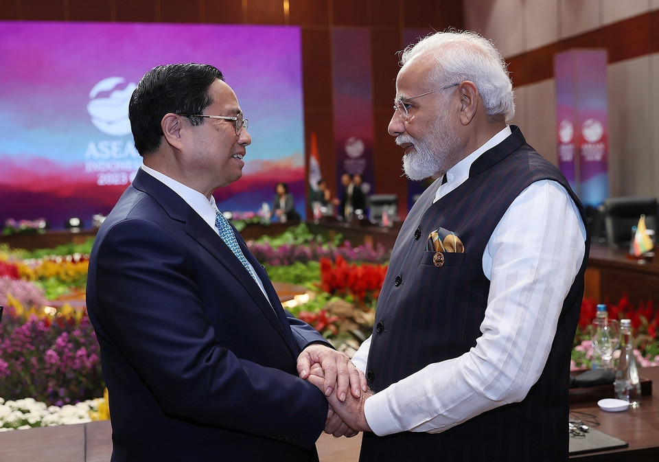 Prime Minister Pham Minh Chinh talks with Indian Prime Minister Narendra Modi at the 20th ASEAN-India Summit (Indonesia, September 7, 2023). (Photo: VNA)