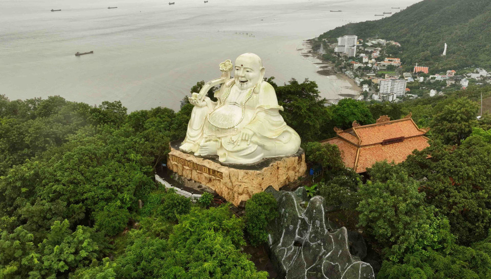 Maitreya Buddha Statue at Ho May Tourist Area, Vung Tau City, Ba Ria - Vung Tau Province. (Photo: VNA)