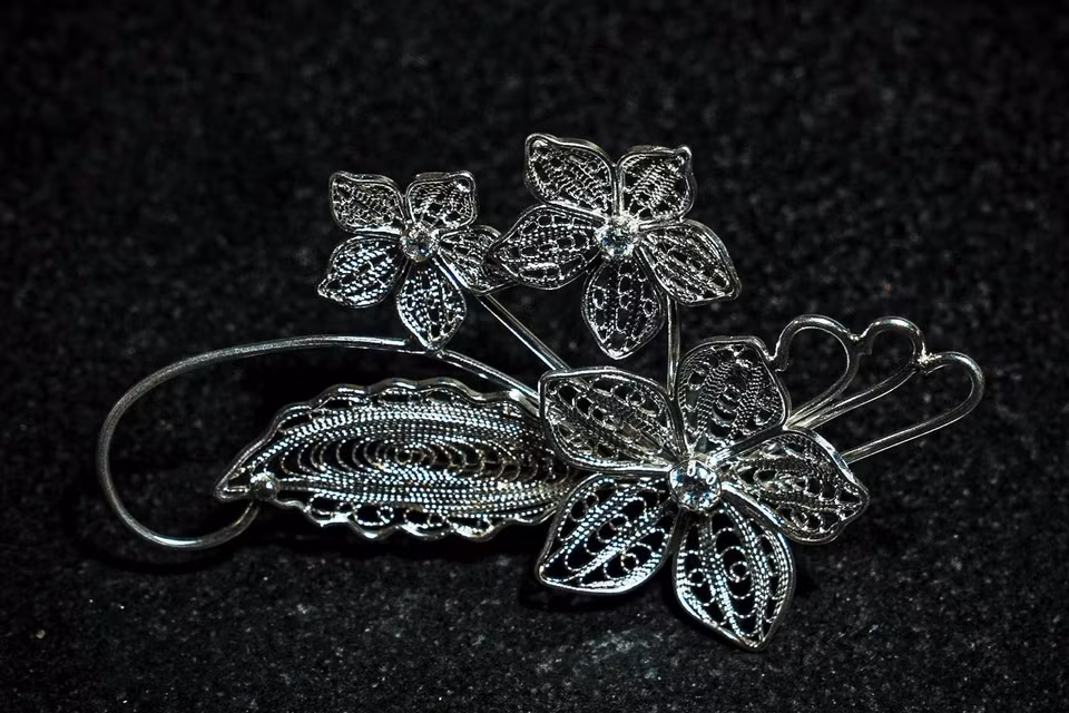 Dinh Cong silver products feature intricate designs that are unique and unlike anywhere else. (Photo: VNA)