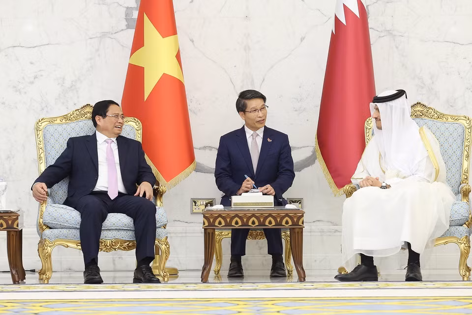 Prime Minister Pham Minh Chinh holds talks with Qatari Prime Minister Sheikh Mohammed bin Abdulrahman bin Jasim Al-Thani. (Photo: Duong Giang-VNA)