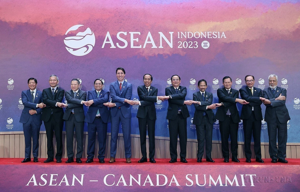 Prime Minister Pham Minh Chinh meets heads of delegations from participating countries at the special ASEAN-Canada Summit in Jakarta, Indonesia (September 6, 2023). (Photo: VNA)