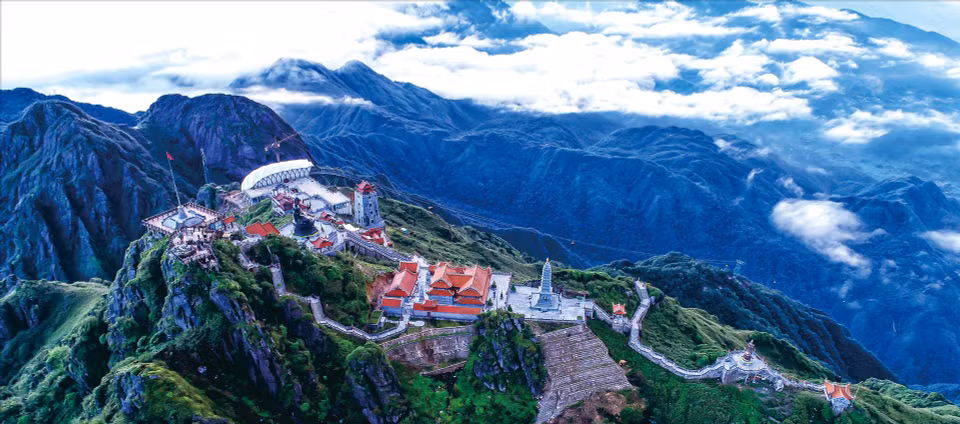 Cultural and spiritual tourism area at the summit of Mount Fansipan. (Photo: World Fansipan Legend)