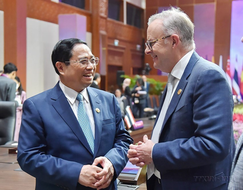 Prime Minister Pham Minh Chinh discusses with Australian Prime Minister Anthony Albanese at the 3rd ASEAN-Australia Summit in Jakarta (Indonesia, September 7, 2023). (Photo: VNA)