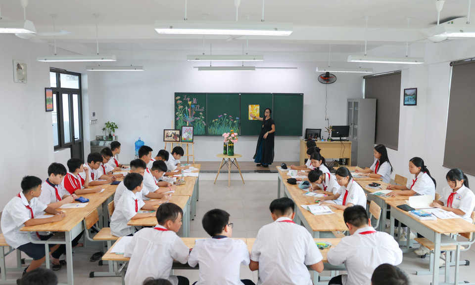 In the 2024-2025 school year, An Duong Vuong Secondary School (Viet Hung Commune, Dong Anh District) welcomed 193 sixth graders out of a total of 469 students enrolled. (Photo: VNA)