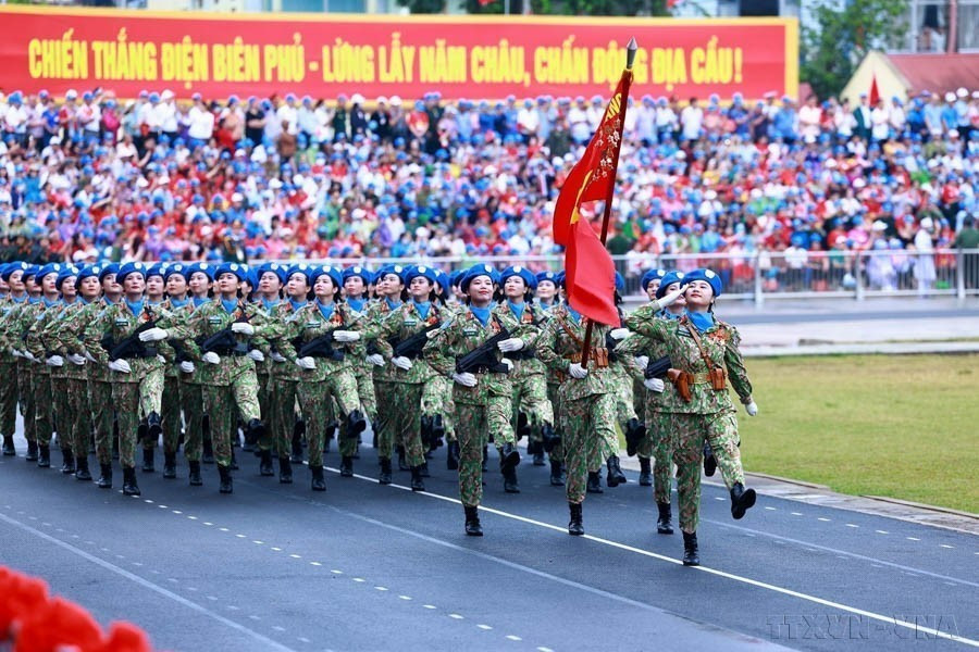 A female officer from the peacekeeping force participates in the military parade during the 70th anniversary of the historic Dien Bien Phu Victory (May 7, 1954 - May 7, 2024). (Photo: VNA)