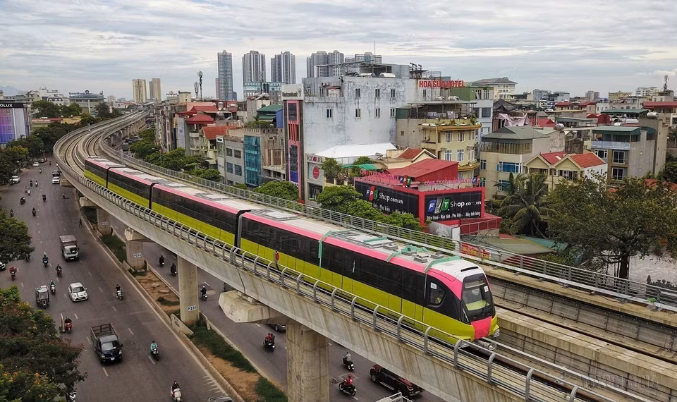 The Urban Railway Line No. 3 project (Nhon – Hanoi station) is financed through ODA loans from the Asian Development Bank, the French Development Agency, the European Investment Bank, and the French Government. Design consulting is provided by the French firm Systra. (Photo: VNA)