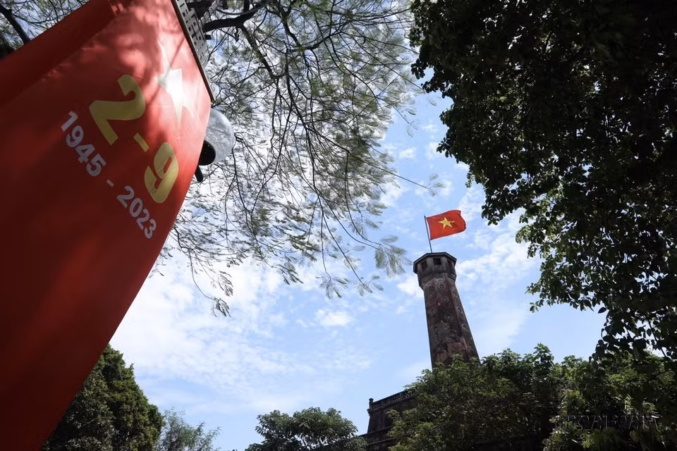 Hanoi Flag Tower, a historical symbol of the capital. (Photo: VNA)