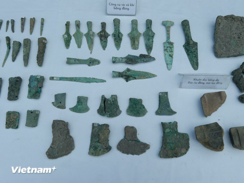 Tools and weapons are made of bronze. (Photo: VNA)