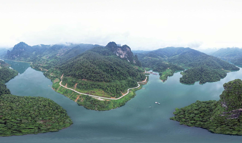 Pa Khom Bay promises to be a key area for tourism development in Lai Chau province. (Photo: VNA)