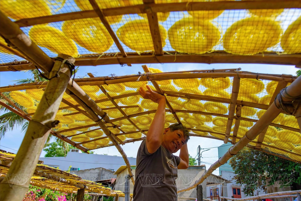 Batches of dried rice vermicelli are carefully stacked to ensure hygiene and make the most of the natural drying ability of sunlight and breeze. (Photo: VNA)