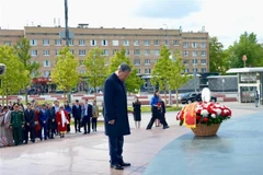 Party General Secretary To Lam pays tribute to President Ho Chi Minh in Moscow on May 10. (Photo: VNA)